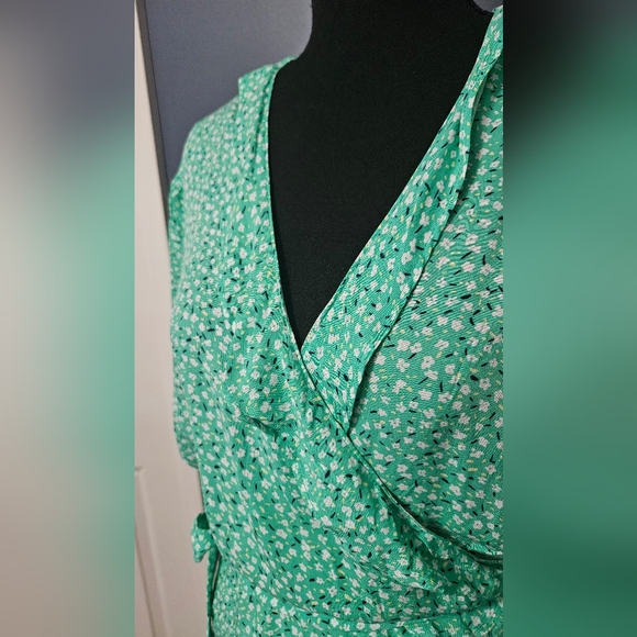 NWT Old Navy floral print ruffle wrap self tie top size XXL - Picture 2 of 8